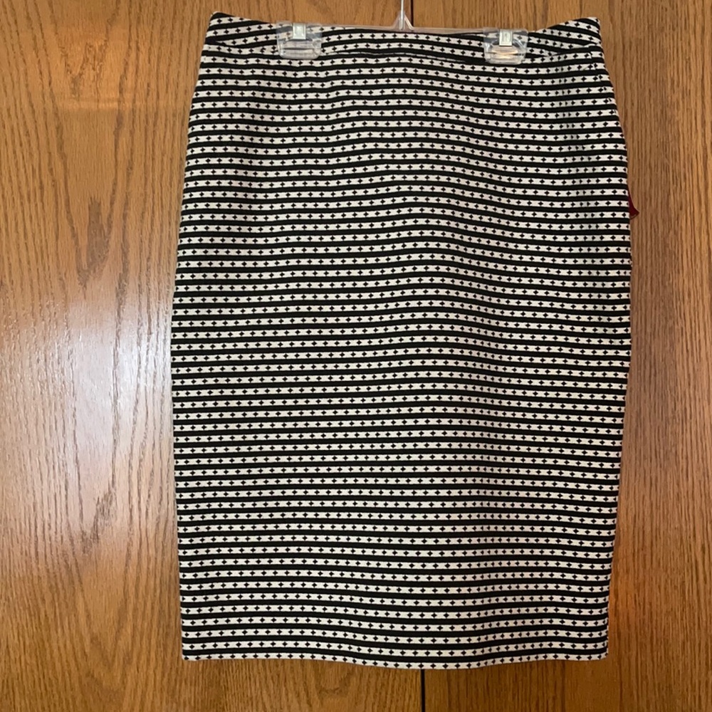 Pencil skirt fully lined black and cream diamond/stripped patterned